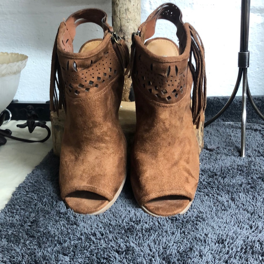 Not Rated brown heels sandals size 8.5‎